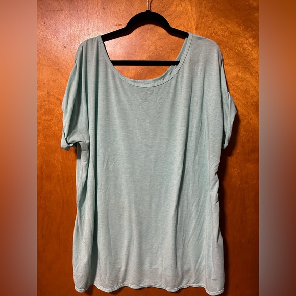 Gap Fit Workout Shirt - Picture 2 of 6